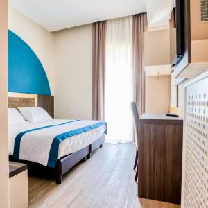 Double or Twin Room with Partial Sea View