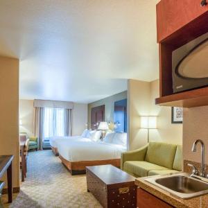 Suite with Two Queen Beds - Accessible/Non-Smoking