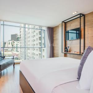 Suite with City View