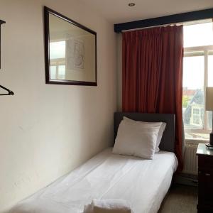 Single Room with Private External Bathroom