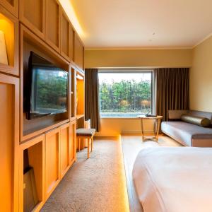 Luxury Double Room with Garden View and Club Lounge Access - Dinner and Breakfast Included - Non-Smoking