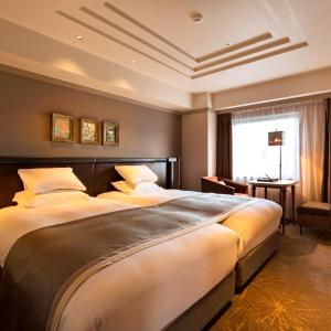Suite with Club Lounge Access - Breakfast Included - Non-Smoking