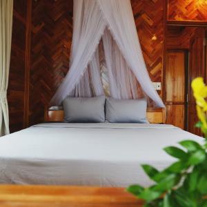 Bungalow - Water Front 