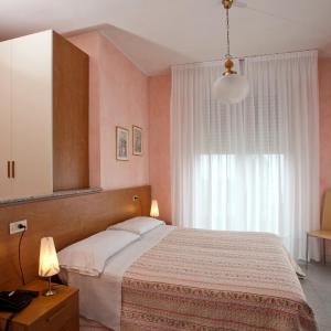 Double or Twin Room with Lake View