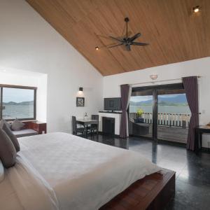 Water Villa with Free Airport Shuttle Bus