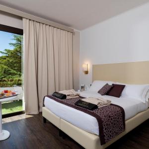 Deluxe Double Room with Spa Access and Pool View