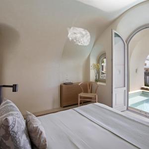 Terra Suite with Private Plunge Pool and Caldera View