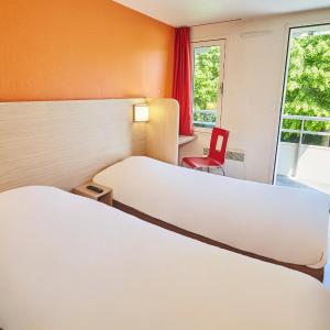 Double Room with 2 Single Beds