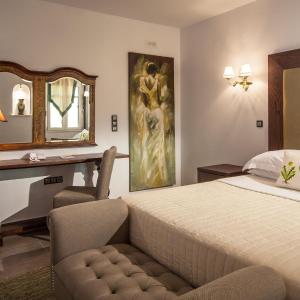 Junior Suite with Side Sea View and Mountain View