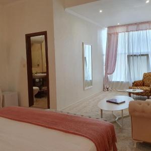 Queen Suite