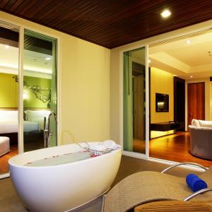 Suite with Pool View