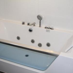 Studio with Spa Bath
