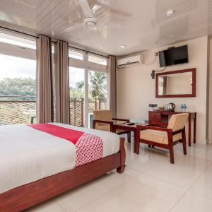 Deluxe Double Room with Free Pick Up from the Kandy City and Train Station
