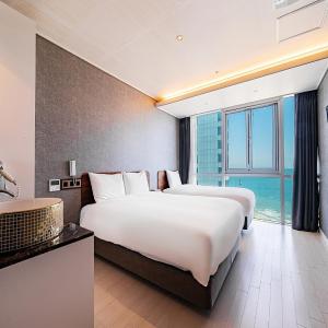 Standard Twin Room with Sea View