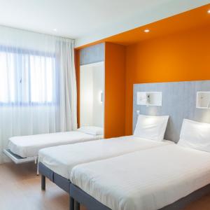 Standard Room With Three Single Beds