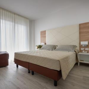 Deluxe Suite with Sea View