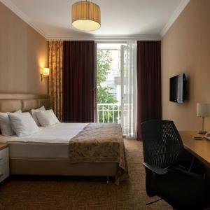 Double Room with Double Bed and Balcony - Non-Smoking