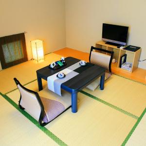 Japanese-Style Room