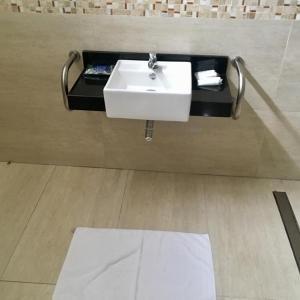 Deluxe Room (2 Adults + 1 Child)
