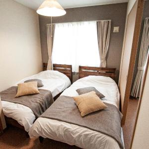 Family Room with Bathroom Room 305