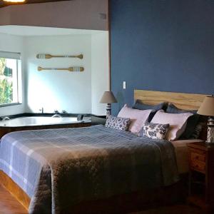 Deluxe Suite with Spa Bath