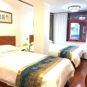 Deluxe Double Room (2 Adults + 1 Child)
