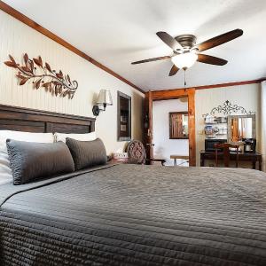 Queen Room with Garden View