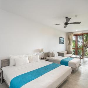 Deluxe Sea View Triple