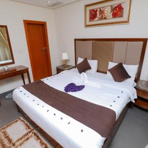 One-Bedroom Apartment Partial Sea view 