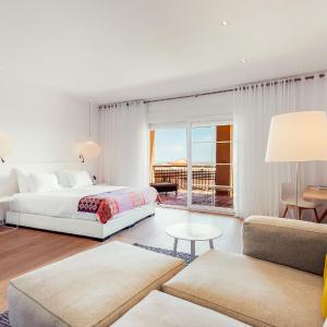 Deluxe Room (2 Adults + 1 Child)