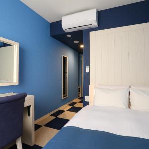 3 Adjoining Double Rooms