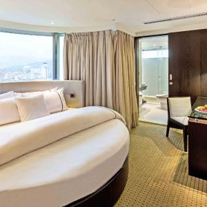 Single Room with Round-Shaped Bed