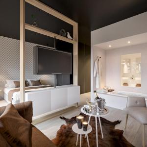 Suite with Spa Bath
