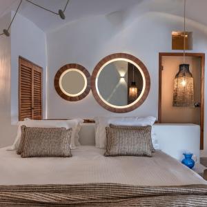 White Private Villa with Hot Tub - Annex Building