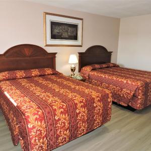 Queen Room with Two Queen Beds - Non-Smoking