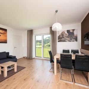 Apartment with Mountain View