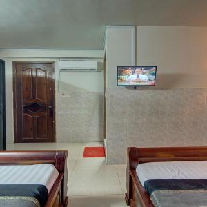 Deluxe Family Room - Free Pick Up