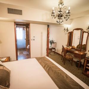 Classic Room with Hall View - 1 King Bed