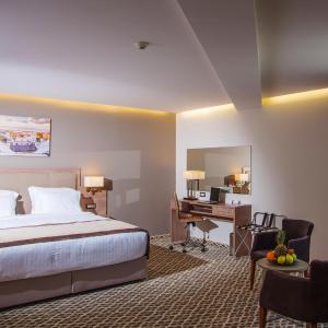 Deluxe King Room - Non-Smoking