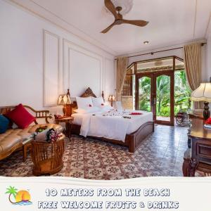 Deluxe Double Room with Partial Sea View