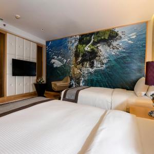 Superior Twin Room with City View