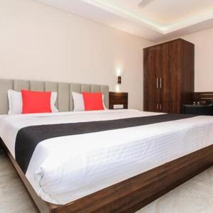 Deluxe King Room India National Only