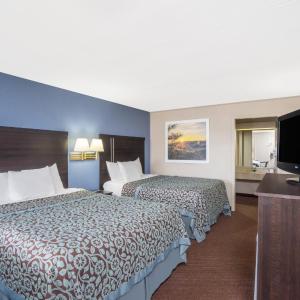 Queen Room with Two Queen Beds - Non-Smoking