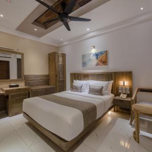 Deluxe Double Room (Free Return Airport Transfer)