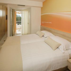 Classic Interconnecting Room with Balcony - Park Side