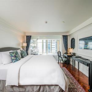 Akara Deluxe King Room