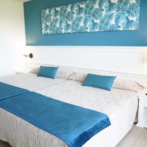 Triple Room (2 Adults + 1 Child)