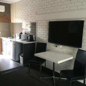 Queen Room - Downstairs
