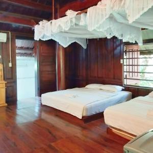 Deluxe Double Room in Stilts Wooden House