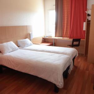 Standard Room with 2 Single Beds